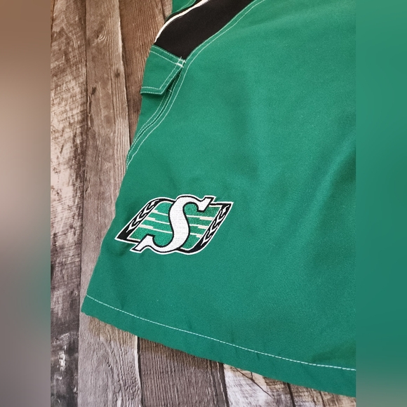 Saskatchewan Roughriders CFL Men's Green Shorts Size XL - Picture 2 of 13